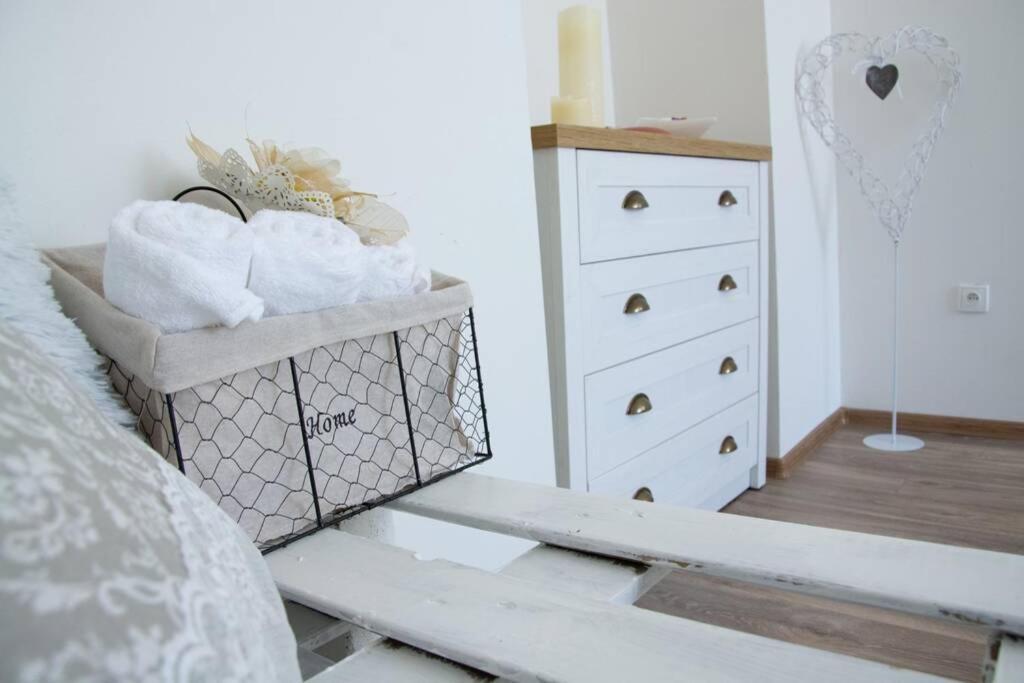 Stylovy Apartman V Centru Nachoda Luaran gambar